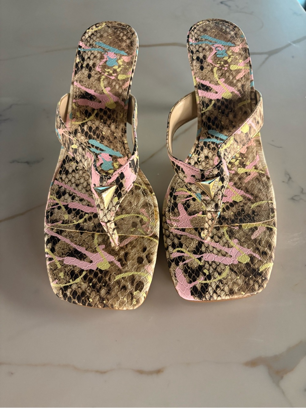 Women’s GUESS Faux Snake-Print Thong Sandals with Pastel Accent